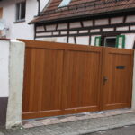 MANZ Holzhoftor dreiteilig modern mit Briefkasten
