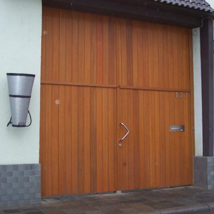 MANZ Holzhoftor Vollholzkonstruktion mit Briefkasten